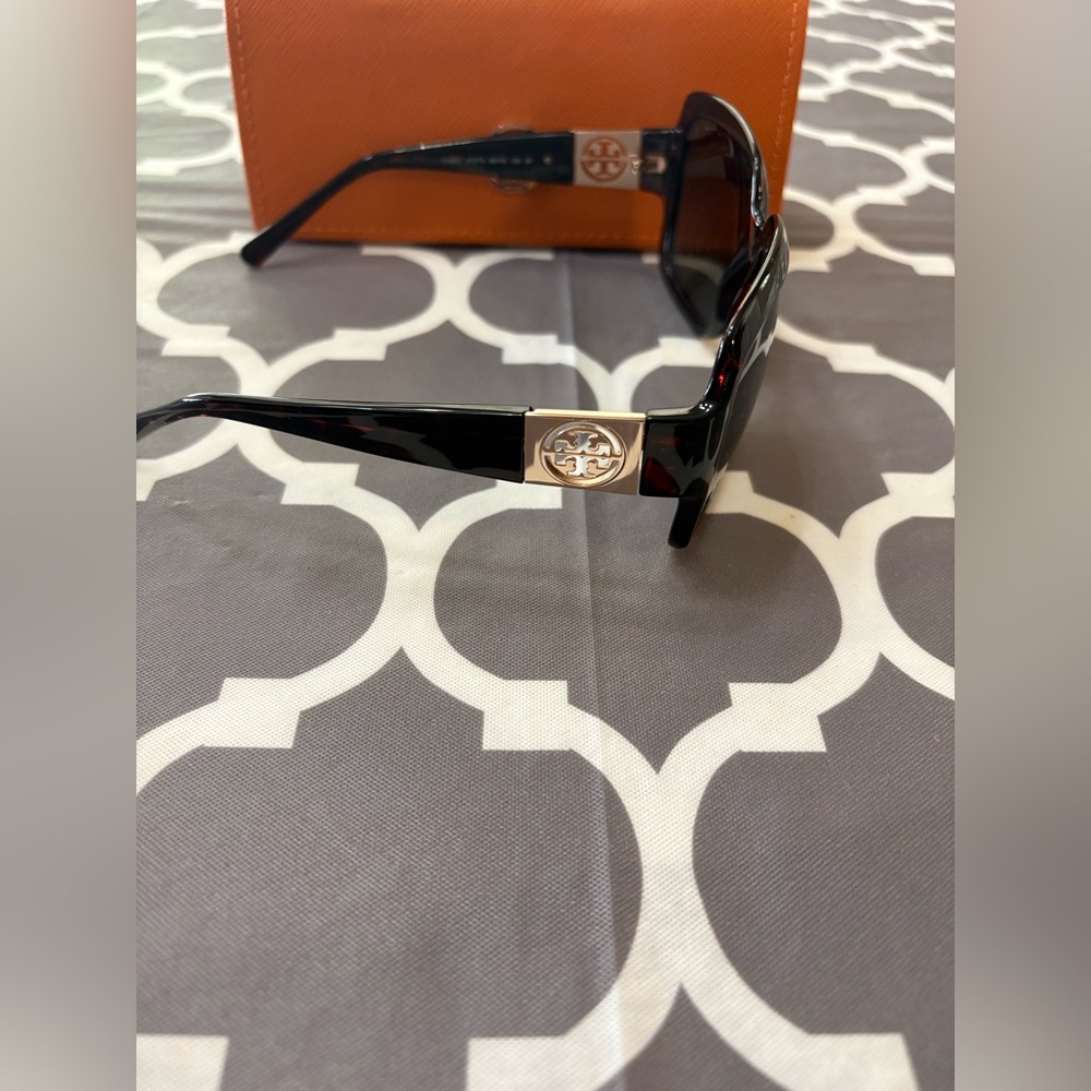Tory Burch TY 9028 Oversized Polarized Tortoise Sunglasses - Picture 5 of 8